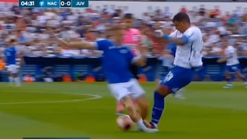 Es la falta más escandalosa del último tiempo: ¡patada salvaje en Uruguay a los 2 minutos!