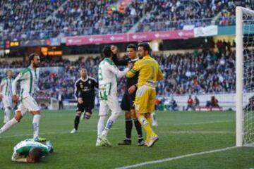 Cristiano Ronaldo acabó expulsado con tarjeta roja directa tras agredir al jugador del Córdoba, Edimar.