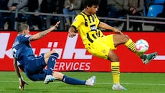 Bochum (Germany), 28/04/2023.- Bochum's Cristian Gamboa (L) in action against Dortmund's Karim Adeyemi (R) during the German Bundesliga soccer match between VfL Bochum and Borussia Dortmund in Bochum, Germany, 28 April 2023. (Alemania, Rusia) EFE/EPA/RONALD WITTEK CONDITIONS - ATTENTION: The DFL regulations prohibit any use of photographs as image sequences and/or quasi-video.
