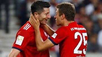 Lewandowski y Muller celebrando el gol