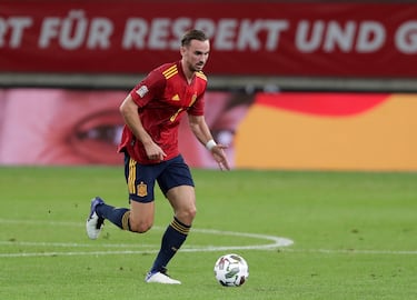 Fue convocado por primera vez con la selección absoluta el 15 de marzo de 2019 para los partidos clasificatorios de la Eurocopa 2020. Finalmente debutó en junio, en el partido ante Islas Feroe.