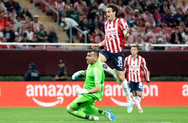 El delantero de Chivas que ya superó a “Chicharito” en goles durante el 2025