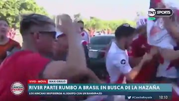 El periodista Maximiliano Grillo sufrió el robo de varias herramientas de trabajo, entre ellas su celular, cuando aficionados de River lo rodearon.