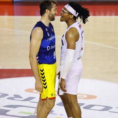 Moneke denuncia insultos racistas de Llovet