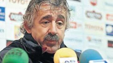 <b>REQUERIDO. </b>Manuel Preciado, en la rueda de Prensa que ofreció ayer en Mareo.