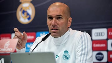 GRAF8459. MADRID, 09/03/2018.- El entrenador franc&eacute;s del Real Madrid, Zinedine Zidane, durante la rueda de prensa tras el entrenamiento celebrado hoy en la Ciudad Deportiva de Valdebebas, previo al partido contra el Eibar correspondiente a la jorna