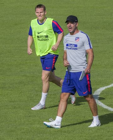 07 /08/18 
ATLETICO DE MADRID 
Entrenamiento en Brunico Riscone ( Italia) 
DIEGO PABLO SIMEONE - KEVIN GAMEIRO GIRA ITALIA PRETEMPORADA