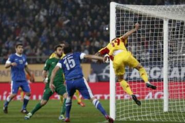 Partido de ida Grecia-Rumania. 1-1. Stancu anota el gol del empate.