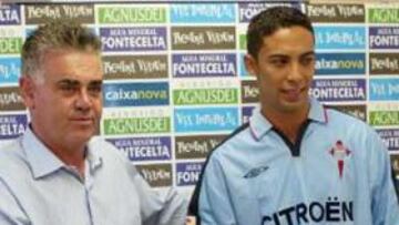 <B>JUNTO A VÁZQUEZ.</B> El mediocentro vuelve a coincidir con Fernando Vázquez, técnico que le fichó para el Rayo Vallecano.