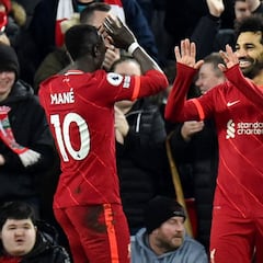 El Liverpool prepara el relevo para el tridente