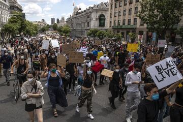 Manifestación en Madrid contra la segregación racial y en solidaridad por el asesinato de George Floyd bajo custodia policial en Minneapolis.