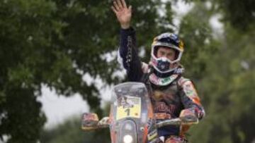 Marc Coma abre su mano en el victoria de su quinto Dakar, este año. ¿Logrará el sexto en el próximo?.