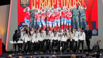 21/03/23 FUTBOL FEMENINO ESPAÑA RECEPCION 
LA SELECCION ESPAÑOLA FEMENINA DE FUTBOL SALA CAMPEONAS DE EUROPA CON EL PRESIDENTE DE LA FEDERACION LUIS RUBIALES
CON CLAUDIA PONS SELECCIONADORA Y LAS JUGADORAS IRENE SAMPER PATRICIA GONZALEZ Y SILVIA


