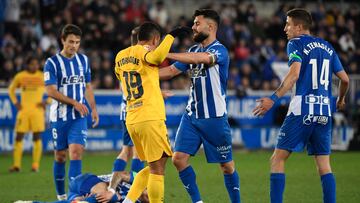 Barcelona's Brazilian forward #19 Vitor Roque fights with Alaves' Spanish defender #03 Ruben Duarte during the Spanish league football match between Deportivo Alaves and FC Barcelona at the Mendizorroza stadium in Vitoria on February 3, 2024. (Photo by Ander Gillenea / AFP)