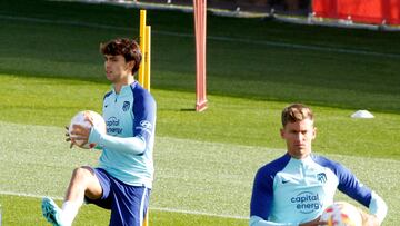 João Félix y Marcos Llorente en pleno entrenamiento.