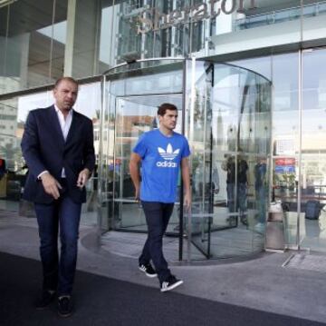 El jefe de prensa del equipo le ha recogido en el hotel Sheraton para llevarle al estadio Estádio do Dragão, donde se ha hecho las fotos oficiales. 