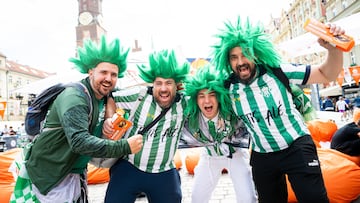 Los béticos inundan las calles de Breslavia antes de la final