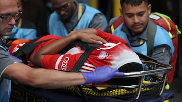 Bayern Munich star suffers suspected broken ankle in PSG clash