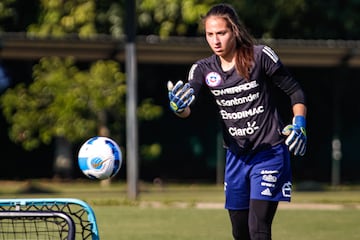 La Roja Femenina realizó su tercer día de entrenamientos en la cancha del Colegio Colombo Británico de Cali. En la primera jornada del Grupo A tendrá descanso.