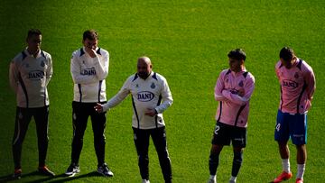 Manolo González y grupo en el RCDE Stadium
09-11-2024
