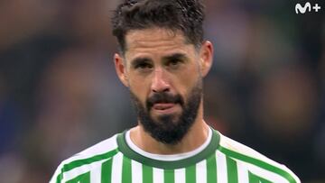 La cara de Isco según pitó el árbitro: duele el alma verle así