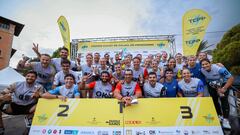 Palma corona a las estrellas mundiales bajo la catedral