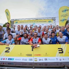 Palma corona a las estrellas mundiales bajo la catedral