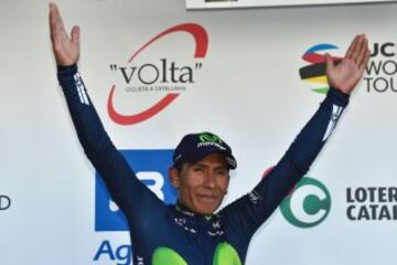 Movistar's Colombian rider Nairo Quintana celebrates as he takes the jersey of overall leader on the podium of the Stage 4 of the 96th Volta Catalunya 2016, a 172,2 km ride from Baga to Port Aine, in la Molina on March 24, 2016.

 / AFP PHOTO / JOSEP LAGO