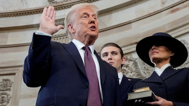 El detalle de la toma de posesión de Trump: No puso su mano sobre la Biblia cuando prestó juramento