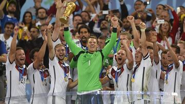 Champions League (2013 y 2020) y Campeón del Mundo con Alemania en 2014.