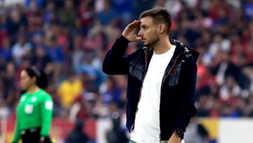 Cruz Azul's Argentine coach Martin Anselmi gestures during the Liga MX Apertura tournament football match between Atlas and Cruz Azul at the Jalisco stadium in Guadalajara, Jalisco State, Mexico, on November 6, 2024. (Photo by Ulises Ruiz / AFP)