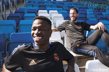 El Real Madrid junto a Adidas han presentado la que será la indumentaria para la temporada que viene. "Está diseñada para reflejar el espíritu y el sentido de unidad del club con sus aficionados bajo el lema This is grandeza, e incluye referencias al estadio Santiago Bernabéu", según explica el propio club blanco. 