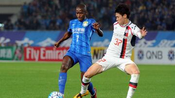 Ramires controla un balón durante un partido de la Champions de Asia con el Jiangsu