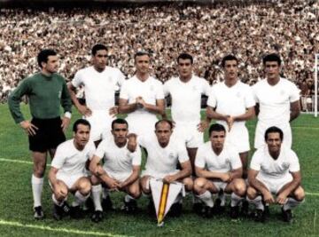 The 1961/1962 kit featured a V-neck collar.