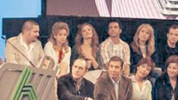 <b>PRESENTACIÓN. </b>El consejero delegado, José Miguel Contreras, con los presentadores del nuevo canal.