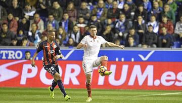 Lenglet, junto a Deyverson. 