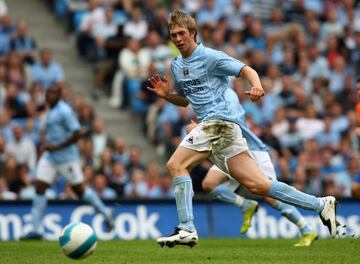 Considerado como el próximo gran talento del fútbol ingés. Jugó 37 partidos en el Manchester City, pero las lesiones hicieron que su carrera se truncase. 