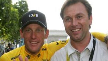 Armstrong junto al director deportivo del Discovery, Johan Bruyneet