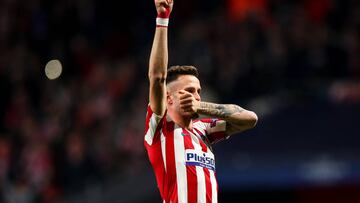 Saúl celebra su gol al Liverpool.