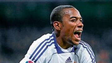 <b>SUS MEJORES NÚMEROS. </b>Robinho lleva marcados 10 goles en 22 partidos esta temporada. Si sigue con su media goleadora llegará a los 20. Su mejor marca fue con el Santos en 2004: logró 21.