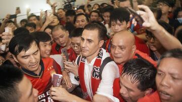 Cannavaro, aclamado a su llegada a China