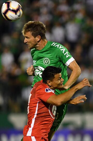 Rafael Pereira (L) of Brazil's Chapecoense, vies for the ball with Walter Bou (R) of Chile's Union La Calera, during their 2019 Copa Sudamericana football match held at Arena Conda stadium, in Chapeco, Brazil, on February 19, 2019. (Photo by NELSON ALMEIDA / AFP)