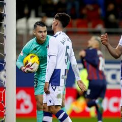 Ni la vuelta de Andrés Fernández frena la sangría