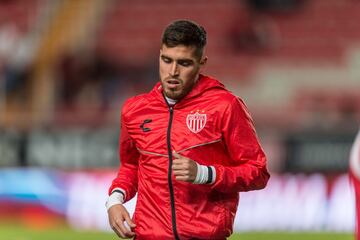 Alvarado llegó al América en el 2008, escaló desde la Sub-17 hasta el primer equipo. Del 2012 al 2016 jugó con los de Coapa y consiguió cuatro títulos. Se iría al Necaxa en 2013, pasó por Santos Laguna y regresó con los hidrocálidos.