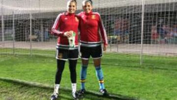 Noelia y Natalia Ramos Álvarez, en la Ciudad del Fútbol de Las Rozas.