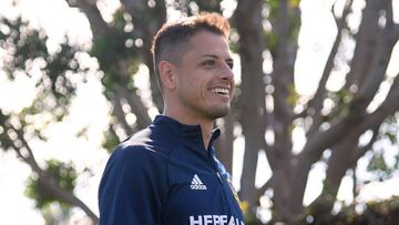 ¡Voltéalo a ver, Tata! La imperdible preparación de Chicharito antes de un encuentro