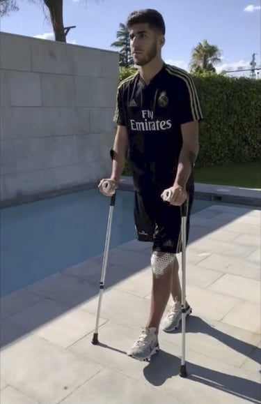 El día 7 es intervenido por el doctor Manuel Leyes en la Clínica Cemtro de Madrid de su rotura de ligamento cruzado anterior y menisco externo de la rodilla izquierda. Son semanas duras, con muchos dolores en la zona operada. También mareos y vómitos por la fuerte medicación.