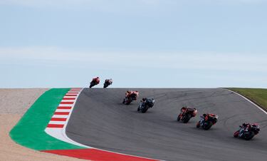 Multitud de adelantamientos en la primera carrera al sprint. 