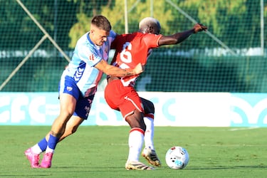 El Málaga saca buena nota ante un Almería que añora a Luis Suárez