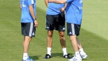 Ancelotti trabaja en el Madrid con un equipo de seis asistentes